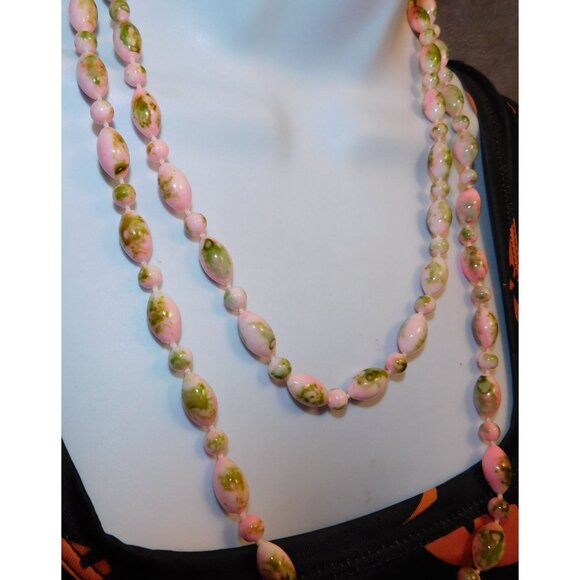 Spring Themed Pink And Green Abstract Beaded Necklace - Picture 4 of 6